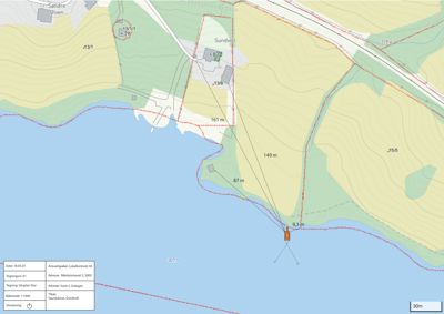 Situasjonsplan som viser eiendomsgranser, topografi, naboeiendommer og bygningsplassering.