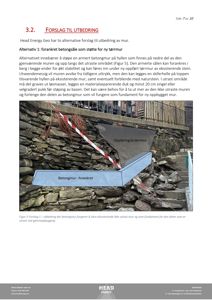 Fotografi av en eksisterende steinmur med en tegnet illustrasjon (blå form) som viser et forslag til utbedring med en forankret betongmur.