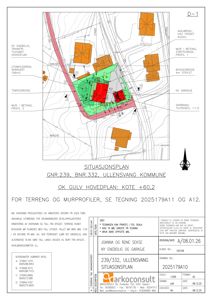 Situasjonsplan som viser tomtens beliggenhet, byggegrenser, eksisterende og nye bygninger, samt topografi og infrastruktur.