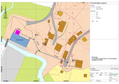 Situasjonsplan som viser tomtens beliggenhet i forhold til nabolag, eksisterende vannledninger (VL) og topografi.