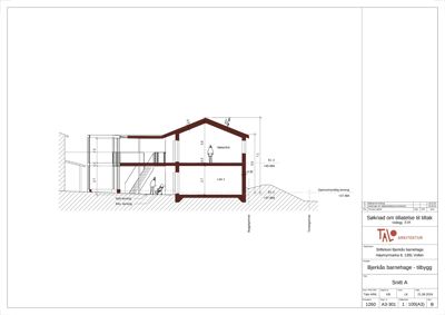 Snittegning som viser bygningens tverrsnitt, høyder, romfordeling og forhold til terreng.