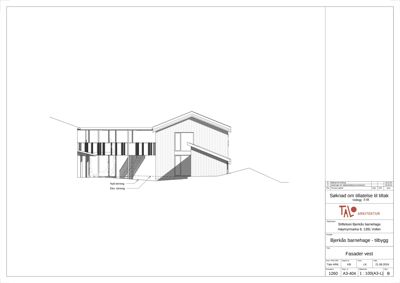Fasadetegning av vestfasaden for Bjerkås barnehage, som viser arkitektoniske detaljer og terrassering.