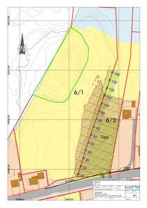 Situasjonsplan som viser tomtens form, høydemålinger (konturlinjer), nabolag, veier og et oppmålingsnummer.