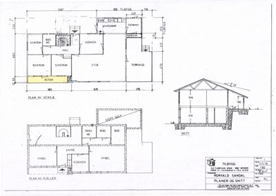 Bildet viser en tegning med etasjeplaner (1. etasje og kjeller) samt et snitt av en bygning.