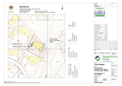 Situasjonsplan som viser tomtens beliggenhet, nabotomter, høydeforhold (konturlinjer), og planlagt tiltak (nybebyggelse, fylling, støttemur).