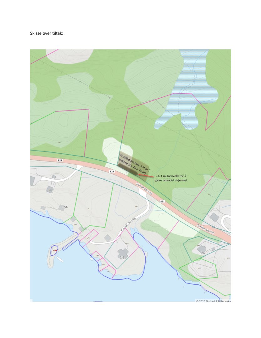 Situasjonsplan som viser topografi, vegnett, vann og planlagte tiltak (jordvoll og terrassering) i et kystområde.
