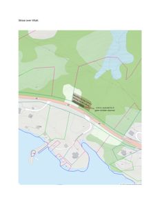 Situasjonsplan som viser topografi, vegnett, vann og planlagte tiltak (jordvoll og terrassering) i et kystområde.