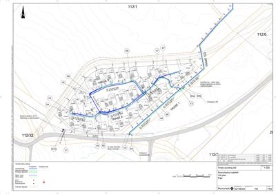 Situasjonsplan som viser tomt, veier, traseer og bygningers plassering i et hyttefelt.