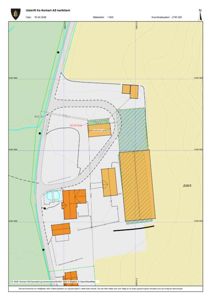 Situasjonsplan (tomtekart) med bygningsplassering, vei og terrengkonturer.