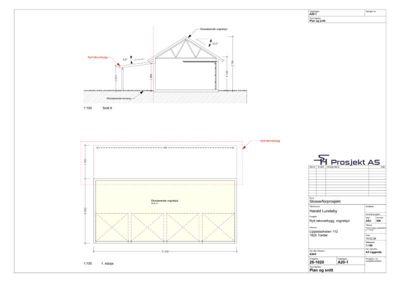 Etasjeplan (1. etasje) og snitt (Snitt A) for en bygning med angitte mål og konstruksjonsdetaljer.