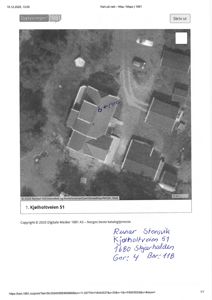 Flyfoto (satellittbilde) av eiendom ved Kjølholtveien 51 med overlagte adressedata og håndskrevet informasjon.