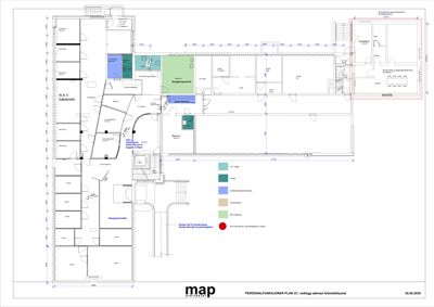 En plantegning (personalfunksjoner) som viser romfordeling, dører, trapper og funksjonelle soner i et bygg.