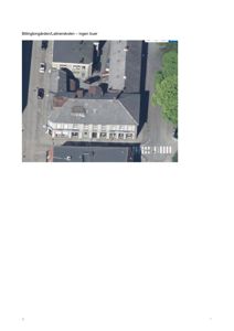 Bildet viser et flyfoto eller et kartutsnitt av en bygning (Billingtongården/Latinerskolen) sett fra oven, inkludert omgivelsene.