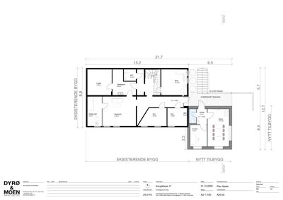 Etasjeplan som viser romfordeling, mål og bygningsstruktur for en eksisterende og nybygget del av et hus.