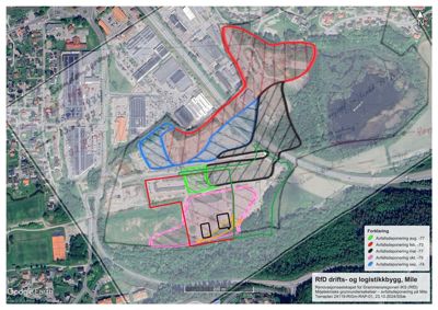 Kart med flyfoto som grunnlag, overlag med fargede områder som viser avfallsdeponeringsområder og en skala.