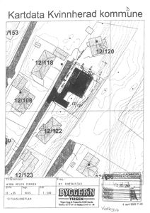 Situasjonsplan som viser tomtens beliggenhet i forhold til nabolag, veier og terrengforhold.