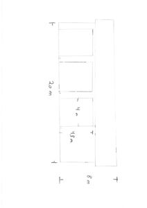 En håndtegnet etasjeplan eller romfordeling med mål angitt i meter.