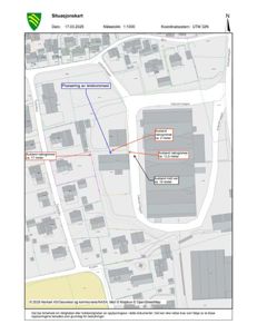 Situasjonskart som viser plassering av en telekommast i forhold til naboeiendommer og veier, med angitte avstander.