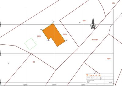 Situasjonsplan som viser tomtens geometri, grenser og plassering i forhold til nabolag (indikert med 'Eiger' og 'Røyseng').