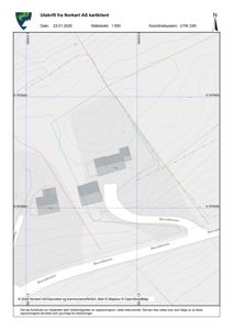 Situasjonsplan (Norkart AS kartklient) som viser tomt, vegnett, høydeforhold og bygningsplassering.