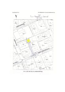 Situasjonsplan som viser bygningens plassering i forhold til nabolaget, gater og eiendommer.