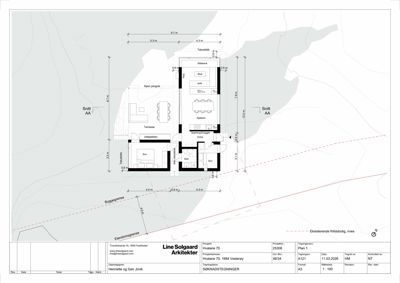 Etasjeplan (snitt AA) som viser romfordeling, dimensjoner og orientering for en bygning.