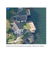 Et skråfoto (oblique aerial photo) fra 2006 som viser situasjonen for en bygning ved vannet, inkludert tomt, vann og omgivende terreng.