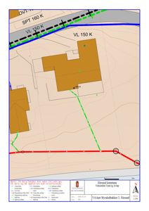 Kart over VA-rørledninger (grønne og røde linjer) i forhold til bygninger og terrengkonturer på Myraledbakken 3 i Ålesund.