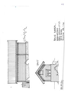 En håndtegnet fasadetegning (oppriss) av en bolig med garasje/uthus, sett fra vest.
