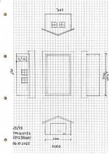 Fasadetegning som viser fronten (Nord) og siden (Vest) av en bygning, med angitte mål og orientering.
