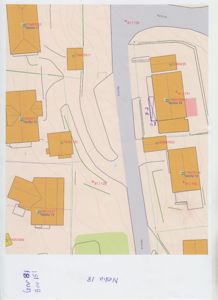 Situasjonsplan som viser tomtene, bygningenes plassering og grenser i et område.