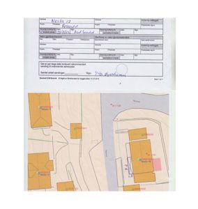 Situasjonsplan som viser tomtens plassering i forhold til nabolag, med adresser (Neslia 17, 18, 15) og eiendomsnummer.