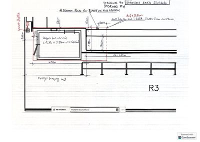 En håndskrevet teknisk tegning som viser detaljer for en trapp og en døråpning, inkludert mål og konstruksjonsnotater.