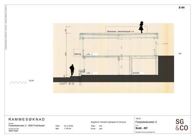 Snittegning (Snitt B-B) som viser bygningens tverrsnitt med romfordeling, høyder og omgivelser.