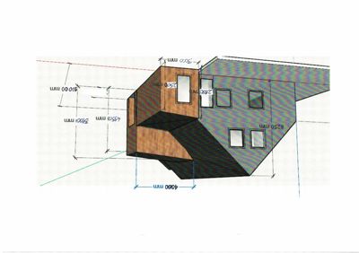 En tegning som viser en detaljert oppriss av en bygning med mål (i mm) og vindusåpninger. Det ser ut som en fasade- eller snittvisning med fokus på konstruksjonsdetaljer.