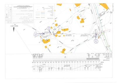 Situasjonsplan som viser tomtens beliggenhet i forhold til nabolag, veier og spillvannsledninger.
