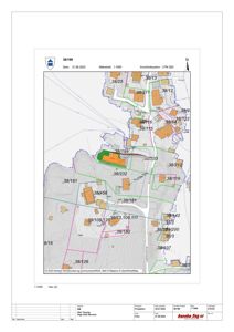 Situasjonsplan som viser tomtens beliggenhet i forhold til nabolag, vegnett og topografi.