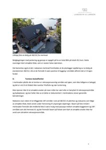 Et utklippet fra en marknadssak som viser et fotografi av en bolig med garasje og parkering. Bildet er brukt som bevis i en sak om tomtens beskaffenhet og naboers syn på planlegging.