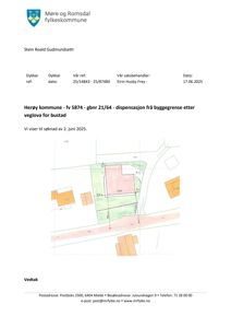 Situasjonsplan som viser tomtens grenser, nabobebyggelse og veggrenser.