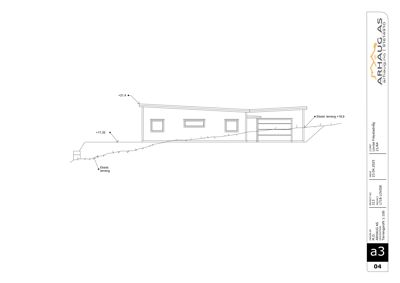 Snittegning som viser bygningens tverrsnitt, høydekurver (eksisterende terreng) og nivåer.