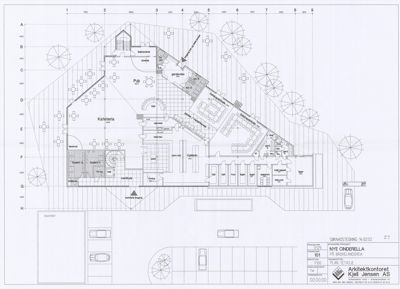 Plantegning (etasjeplan) som viser romfordeling, møblering og funksjoner i et bygg.