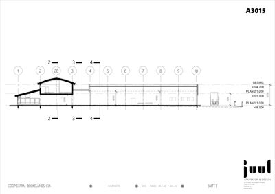 Snittegning (SNITT E) som viser tverrsnittet av bygningen med høydeangivelser og romfordeling.