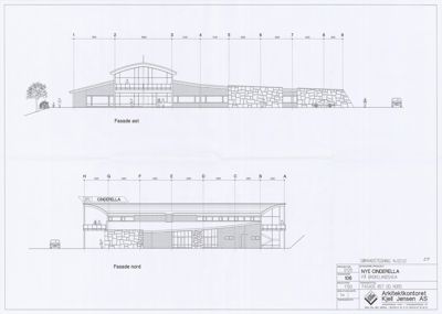 Fasadetegning som viser bygningens utseende fra øst og nord, inkludert arkitektoniske detaljer og materialer.