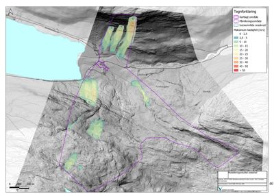Situasjonsplan som viser et kartlagt område med overlagte vindhastighetsdata (fargekoding) og en tegnforklaring.