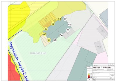 Situasjonsplan som viser tomtegrenser, nabobebyggelse, støykartlegging (MUA) og støykjerm.