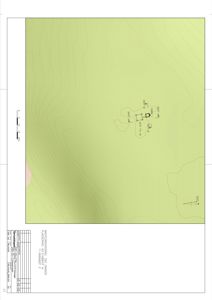 Situasjonsplan som viser topografi (konturlinjer), bygningens plassering, orientering (N) og nabolagsgrenser.