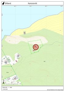 Kartutsnitt som viser topografi, eiendomsgrenser (grønn linje), bygninger (grå rektangler) og eiendomsnummer (f.eks. 76/87) i et landskap.