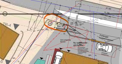 Situasjonsplan som viser forslag til ny opparbeidet gårdsplass, forlenget forstøtningsmur og parkeringsareal.