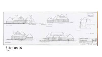 Bildet viser en tegning med fasadeoppriks (fra nord, vest, syd og øst) og et snitt av en bolig.