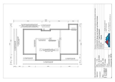 Etasjeplan (etasjeplan) som viser romfordeling, dimensjoner og konstruksjonsdetaljer for en bygning.